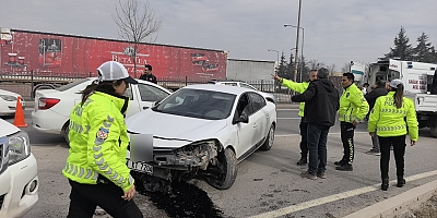 İnegöl’de otomobiller çarpıştı: 2 yaralı