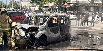 İnegöl’de Park Halindeki Hafif Ticari Araçta Yangın: Çakmaklar Patladı