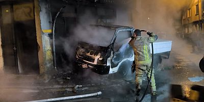 İnegöl'de park halindeki kamyonette çıkan yangın işletmeye sıçradı 