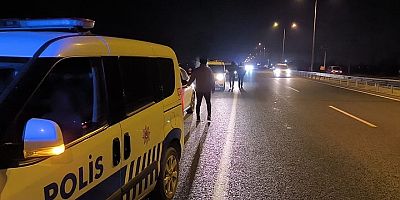 İNEGÖL'DE PATLAK LASTİKLE KAÇAN ARAÇ ANKARA YOLUNDA POLİS TARAFINDAN YAKALANDI