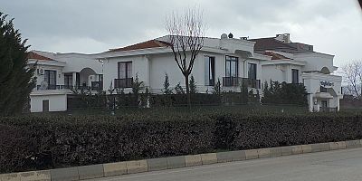 İnegöl’de Pencere Silen Kadın 3 Metreden Düştü: Ağır Yaralı