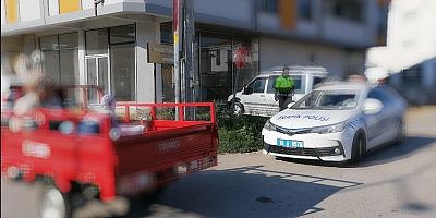İnegöl'de polis aracı bağlanan sürücünün çocuğunu hastaneye ulaştırdı