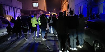 İnegöl’de polisten kaçan sürücü park halindeki araçlara çarptı