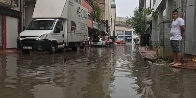 İnegöl’de sağanak yağış hayatı olumsuz etkiledi