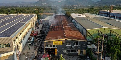İnegöl’de Sandalye fabrikasında çıkan yangın  (DRON)
