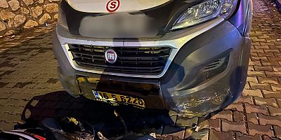 İnegöl'de Servis Minibüsü ile Motosiklet Çarpıştı: 1 Yaralı