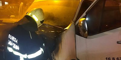 İnegöl'de Seyir Halindeki Minibüste Yangın Çıktı