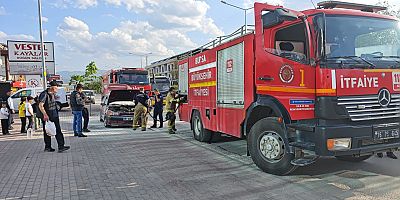 İnegöl’de Seyir Halindeki Otomobilin Motoru Alev Aldı