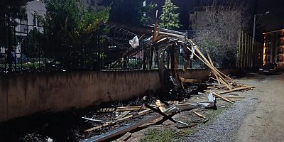 İnegöl’de şiddetli lodos çatıları uçurdu, araçlar zarar gördü