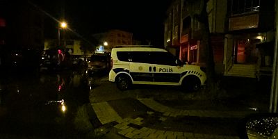 İNEGÖL’DE ŞİDDETLİ YAĞIŞ İŞ YERİNİ SU BASTI