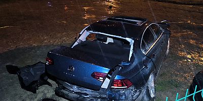 İnegöl'de takla atarak araziye devrilen araçtaki 2 kişi Hayatını Kaybetti , 2 kişi yaralandı 