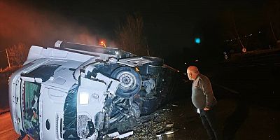 İnegöl’de TIR devrildi: 1 yaralı