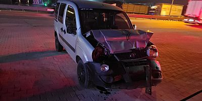 İnegöl’de tır ile hafif ticari araç çarpıştı: 2 yaralı