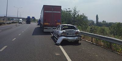 İNEGÖL'DE TIR İLE OTOMOBİL ÇARIŞTI, 3 KİŞİ YARALANDI