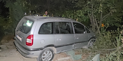 İnegöl’de Trafik Kazası: Araç Bahçeye Girdi