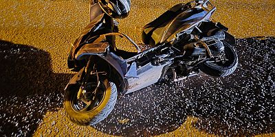 İnegöl’de Trafik Kazası: Bariyerlere Çarpan Sürücü Ağır Yaralandı