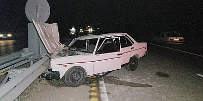 İnegöl’de Trafik Kazası: Otomobil Bariyerlere Çarptı, 1 Yaralı