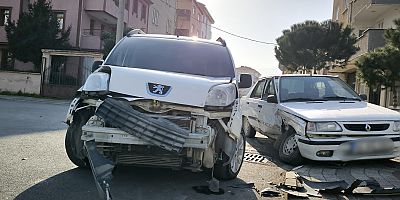 İnegöl'de Trafik Kazası: Yolcu Hafif Yaralı