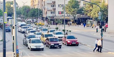 İnegöl’de tüm yük ana caddelere bindi