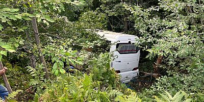 İnegöl'de tur otobüsünün yoldan çıktığı kazada 5 kişi öldü, 35 kişi yaralandı