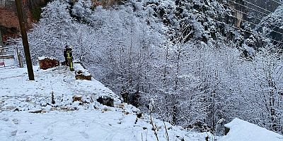 İnegöl’de uçuruma devrilen otomobilde 3 kişi yaralandı 