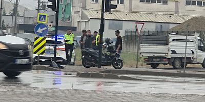 İnegöl’de Yağışlı Yol Kazaya Neden Oldu: Motosiklet Sürücüsü Yaralandı
