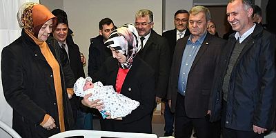 İnegöl’de yeni yılın ilk bebeği Kuzey oldu