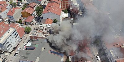 İnegöl'de yıkımına başlanan apartmanda yangın çıktı