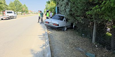 İnegöl’de Yola Düşen Ağaç Kütüğü Kazaya Neden Oldu: 1 Yaralı