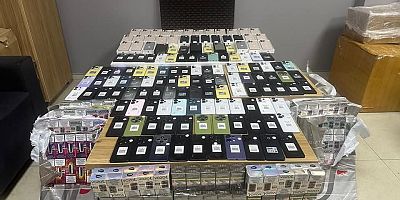 İnegöl’de yolcu otobüsüne gizlenen kaçak cep telefonu ve sigaralar ele geçirildi