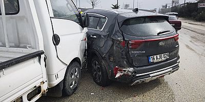 İnegöl Girişinde Zincirleme Kaza: 4 Yaralı