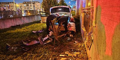 İnegöl’de Zincirleme Kaza: Otomobil Bahçeye Girdi, Bir Kişi Yaralandı