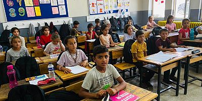 İnegöl’deki tarım işçisi ailelerin çocukları Hem öğreniyor hem de eğleniyorlar  