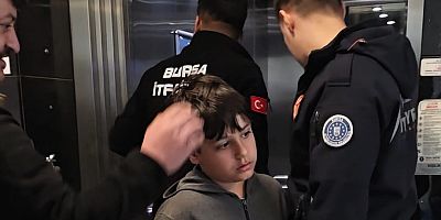 İnegöl devlet hastanesi’nde asansörde mahsur kalan çocuk kurtarıldı