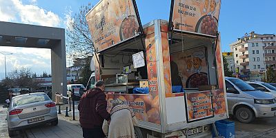 İnegöl Devlet Hastanesi’nde Merhum Adem Süleymanoğlu Hayrına Lokma Dağıtıldı