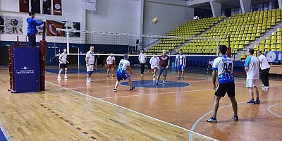 İnegöl Gençlik ve Spor İlçe Müdürlüğü tarafından düzenlenen “Kamu Kurumları Arası Voleybol Ligi” lig etabı sona erdi.