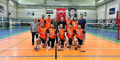İnegöl İlçe Milli Eğitim Müdürlüğü Erkek Voleybol Takımı Bursa şampiyonu oldu