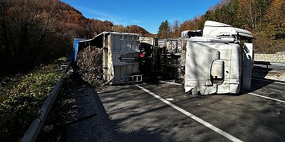 İnegöl istikametinde TIR devrildi: Sürücü yaralandı