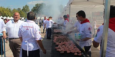 İNEGÖL KÖFTEYE DOYDU