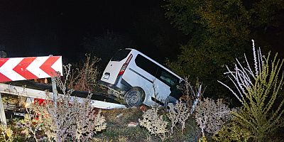 İnegöl Mesudiye Mahallesi’nde Araç Dereye Uçtu: Yaralı Yok