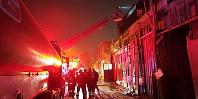 İnegöl Mobilya Sanayii’nde Yangın: Maddi Hasar Meydana Geldi