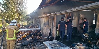 İnegöl Ortaköy’de Depo Yangını: Elektrik Malzemeleri Küle Döndü