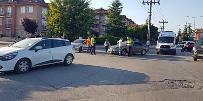 İNEGÖL POLİKLİNİKLER KAVŞAĞINDA KAZA  1 KİŞİ YARALI