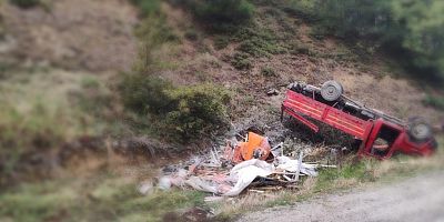 İnegöl Tahtaköprü yolunda kamyonet şarampole devrildi  3 kişi yaralı