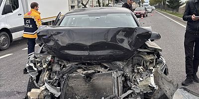 İNEGÖL TERMİNAL MEVKİİNDE KAZA: 1 YARALI, UZUN KUYRUKLAR OLUŞTU