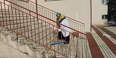 İnegöl'ün hizmet aşığı ‘Adile Naşit’i, 57 yaşında lise mezunu oldu