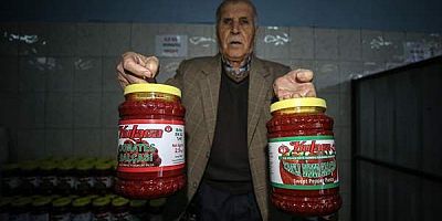 İnegöl’ün kırsal mahallenin 50 yıllık kooperatifi, yıllık 2 bin 500 ton salça üretiyor