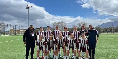 İnegöl’ün Kızları Fırtına Gibi: Yarı Final Bileti Alındı