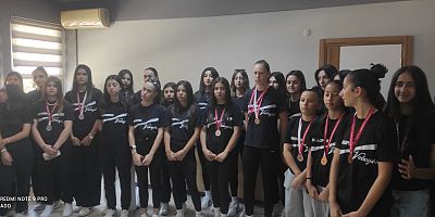 İnegöl’ün sultanları kupa ile döndü