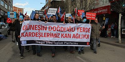 İnegöl yüzlerce vatandaş Doğu Türkistan için yürüdü.